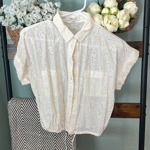 Cropped embroidered shirt